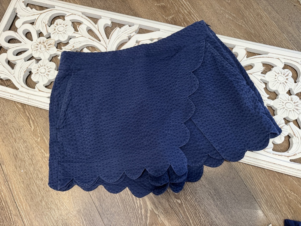 Vineyard Vines blue scalloped skort